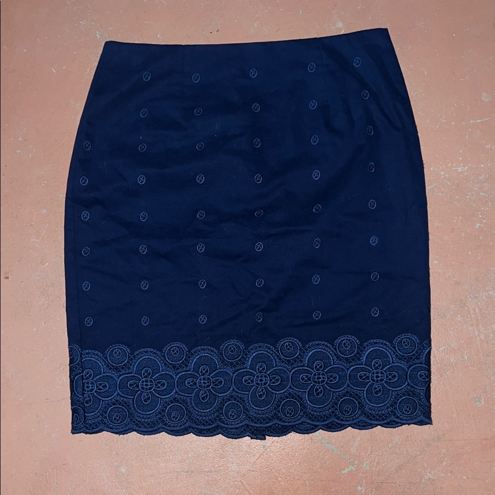 VINEYARD VINES Navy Embroidered Lace Hem Pencil Skirt